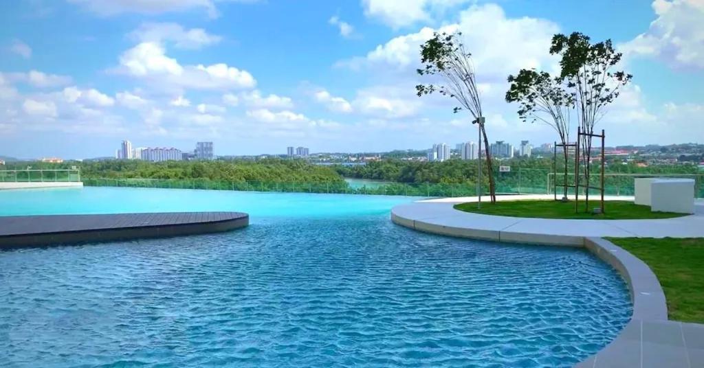 HomeNest JB City Poolview suite by Cozy Home