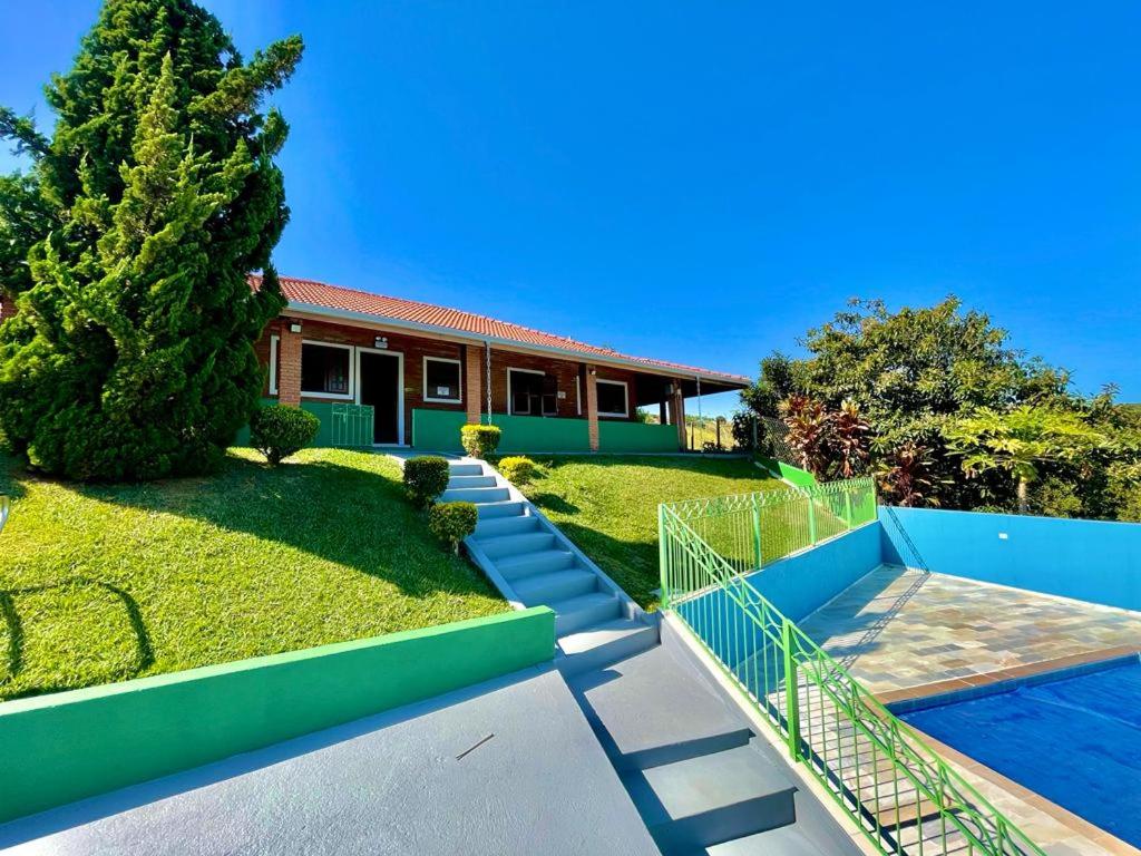 Chácara com piscina aquecida- Perdões