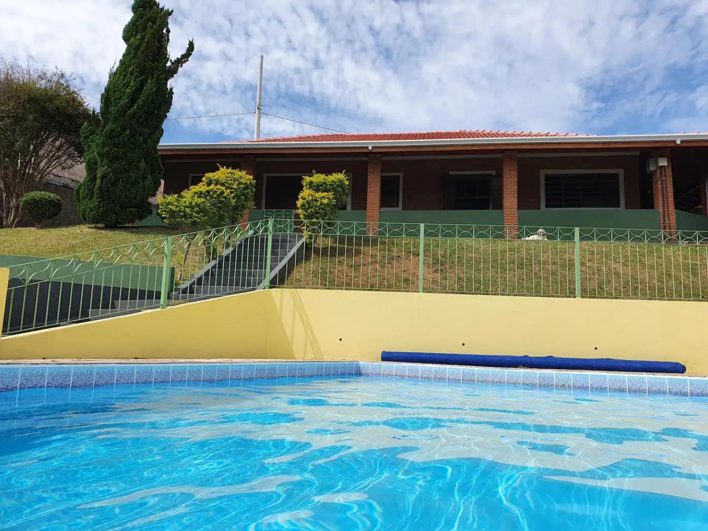 Chácara com piscina aquecida- Perdões