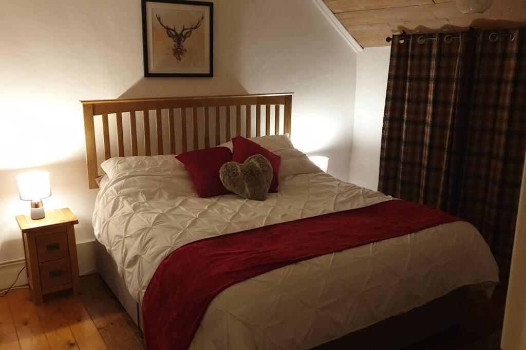 Isallt Cosy Cottage. Dogs Welcome. Superking & Double Bed. Log Burner. Peaceful Village Location view 4