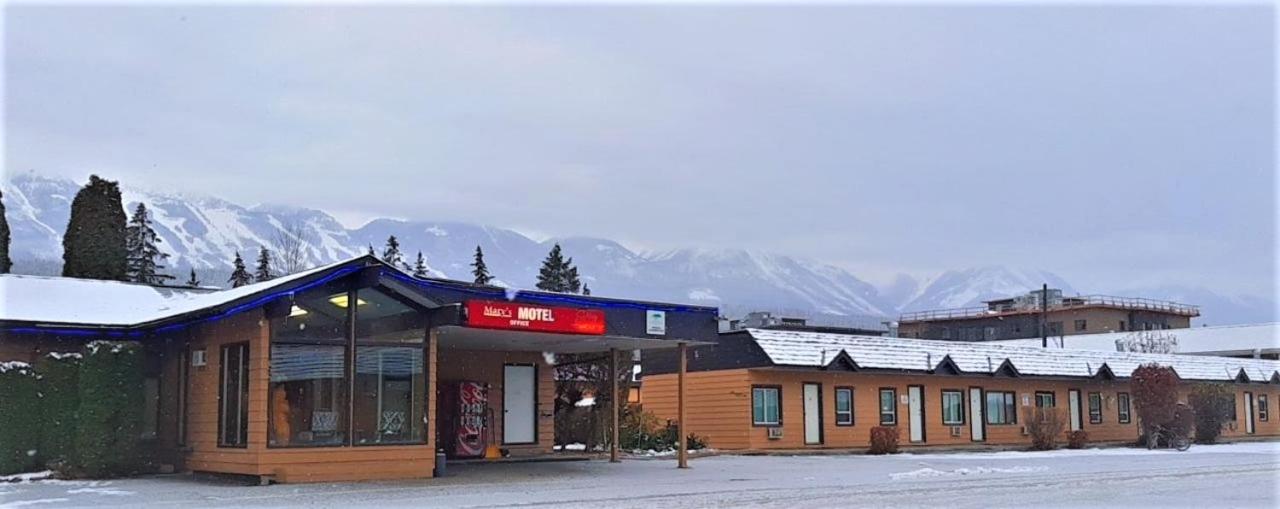 Hotel Mary's Motel - Image 1