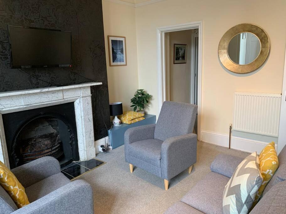 Scoresby's - 2-bedroom apartment with parking view 5