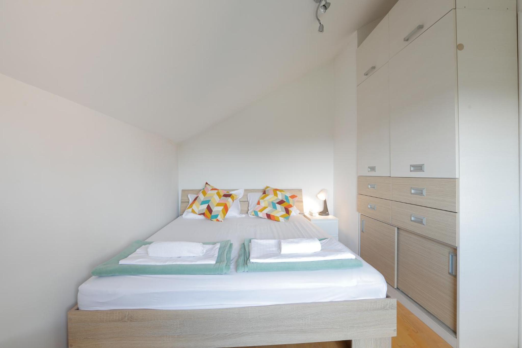 AVIATOR Apartments & Rooms Nikola Tesla Airport Belgrade view 5