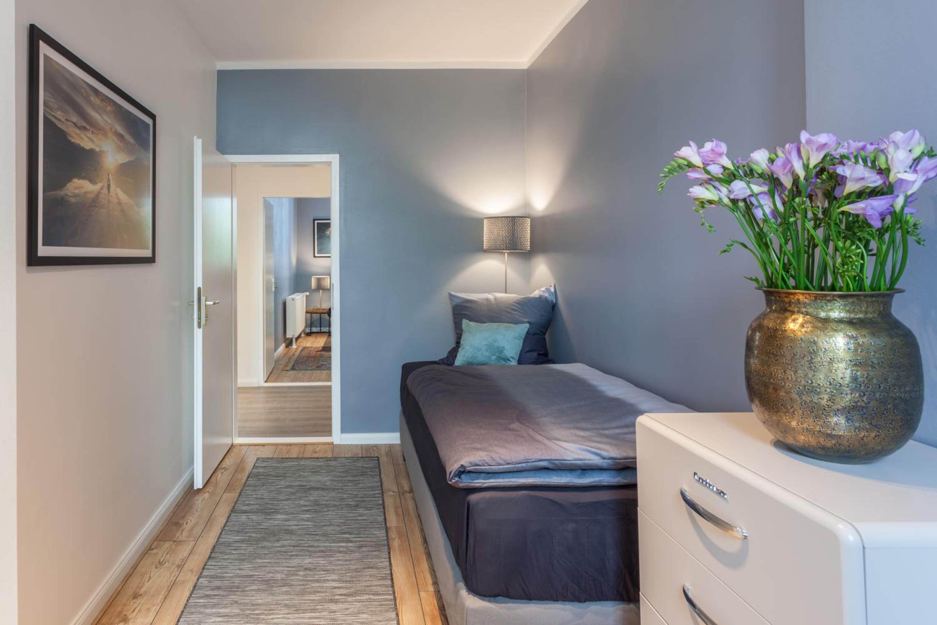 The Paul II - stylish & central 3 BR apartment, group & family friendly, 4- 6 Guests