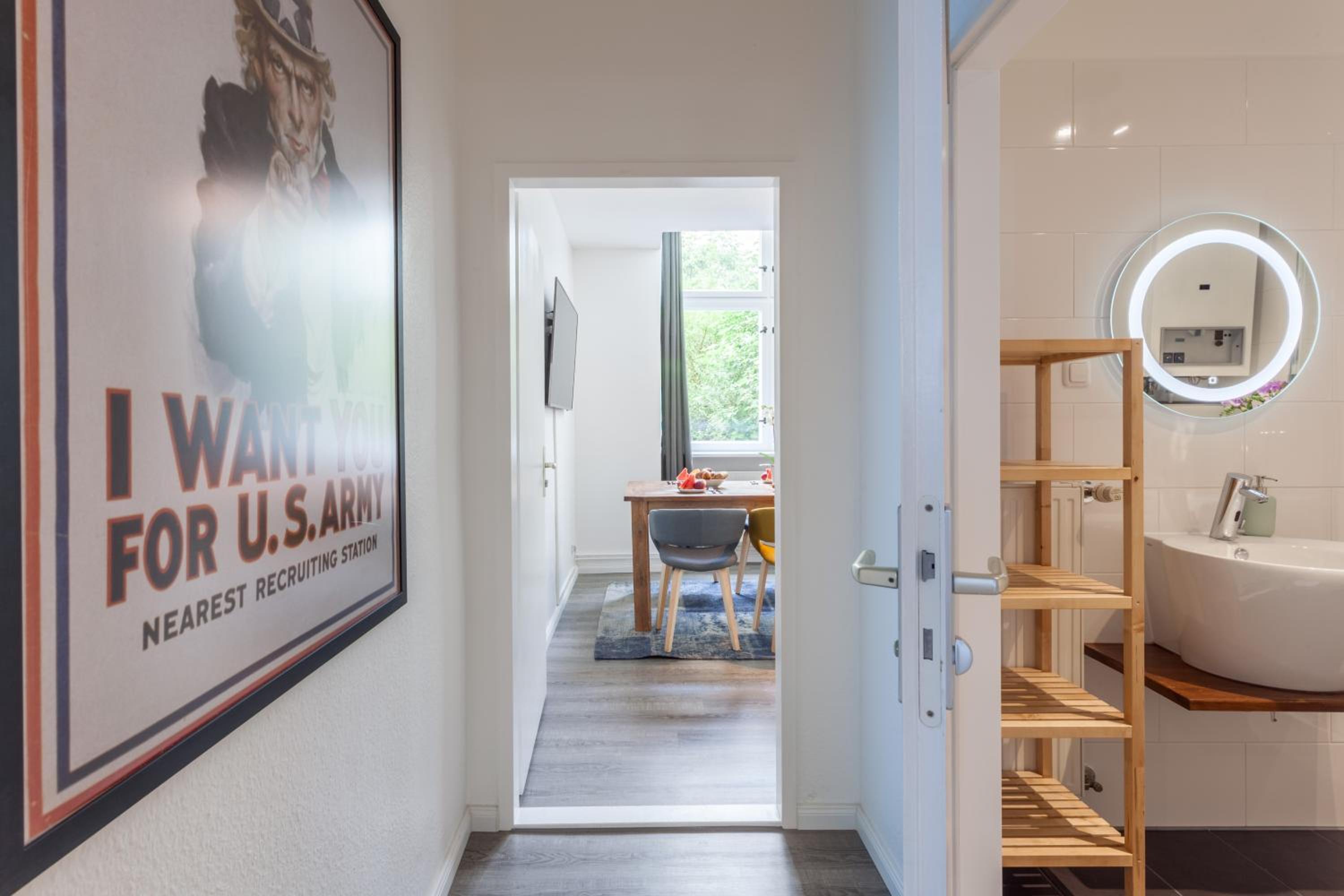 The Paul II - stylish & central 3 BR apartment, group & family friendly, 4- 6 Guests