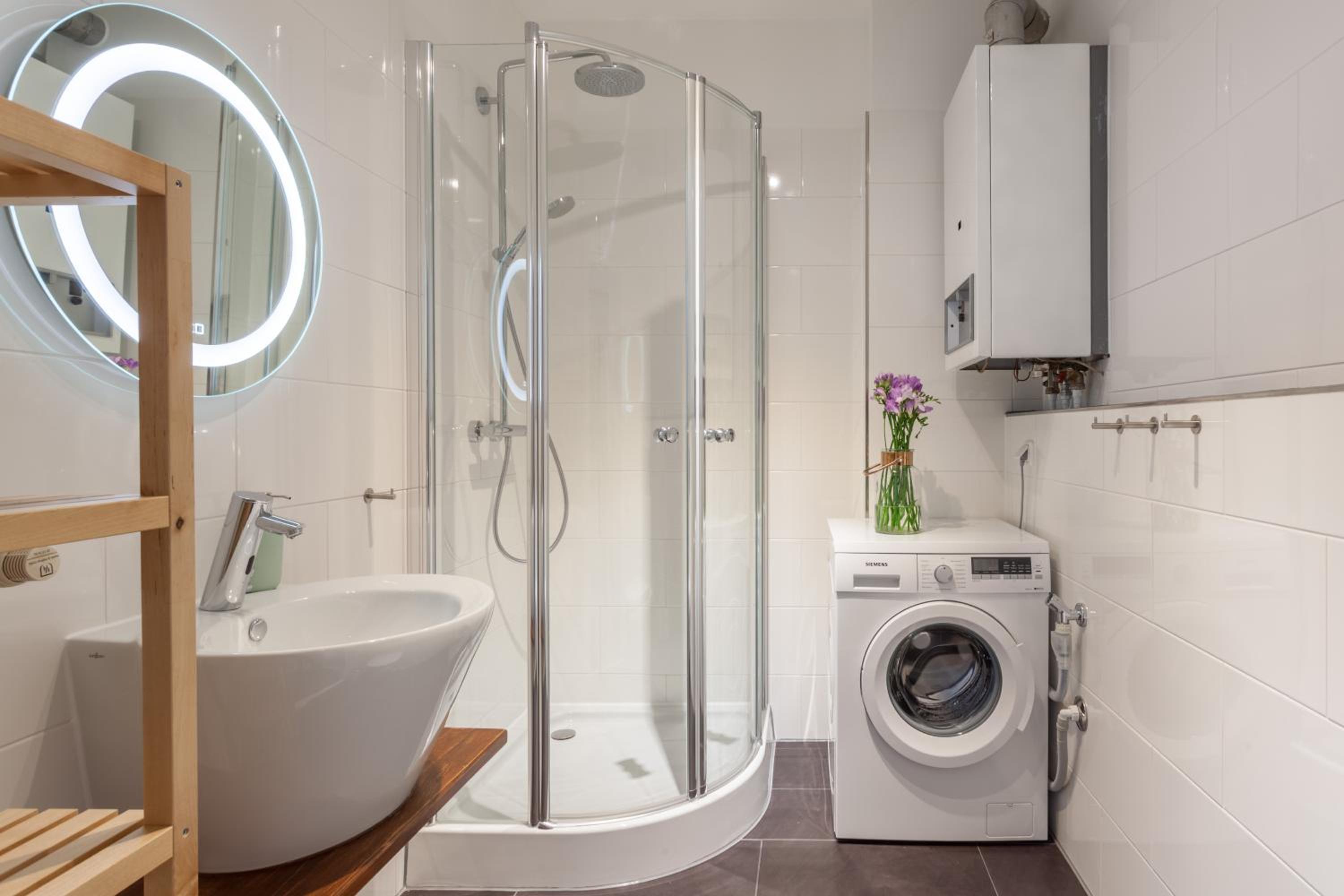 The Paul II - stylish & central 3 BR apartment, group & family friendly, 4- 6 Guests