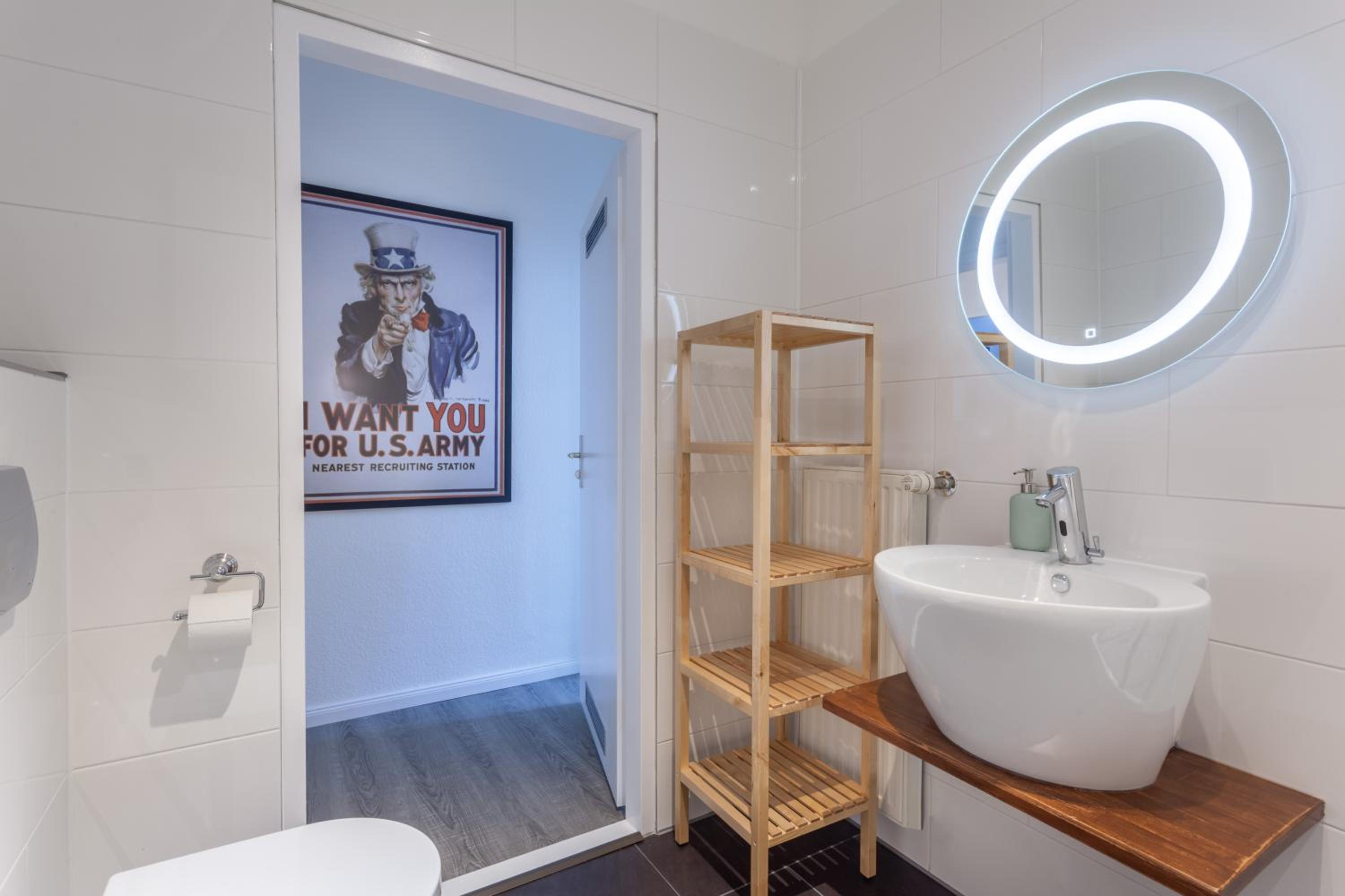 The Paul II - stylish & central 3 BR apartment, group & family friendly, 4- 6 Guests