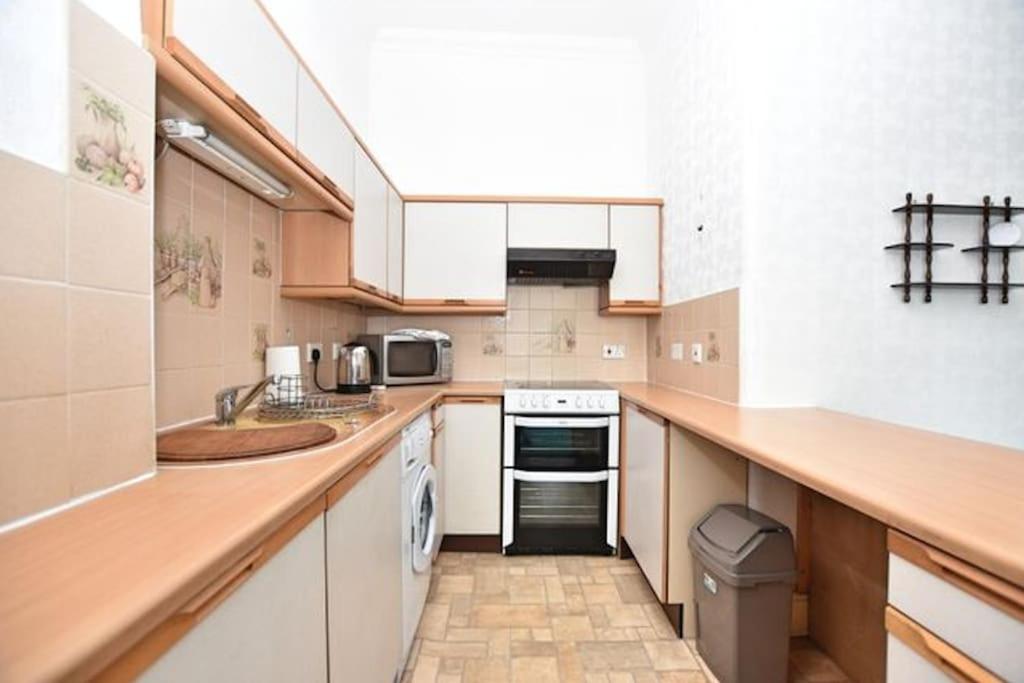 Lovely flat overlooking the Clyde view 5