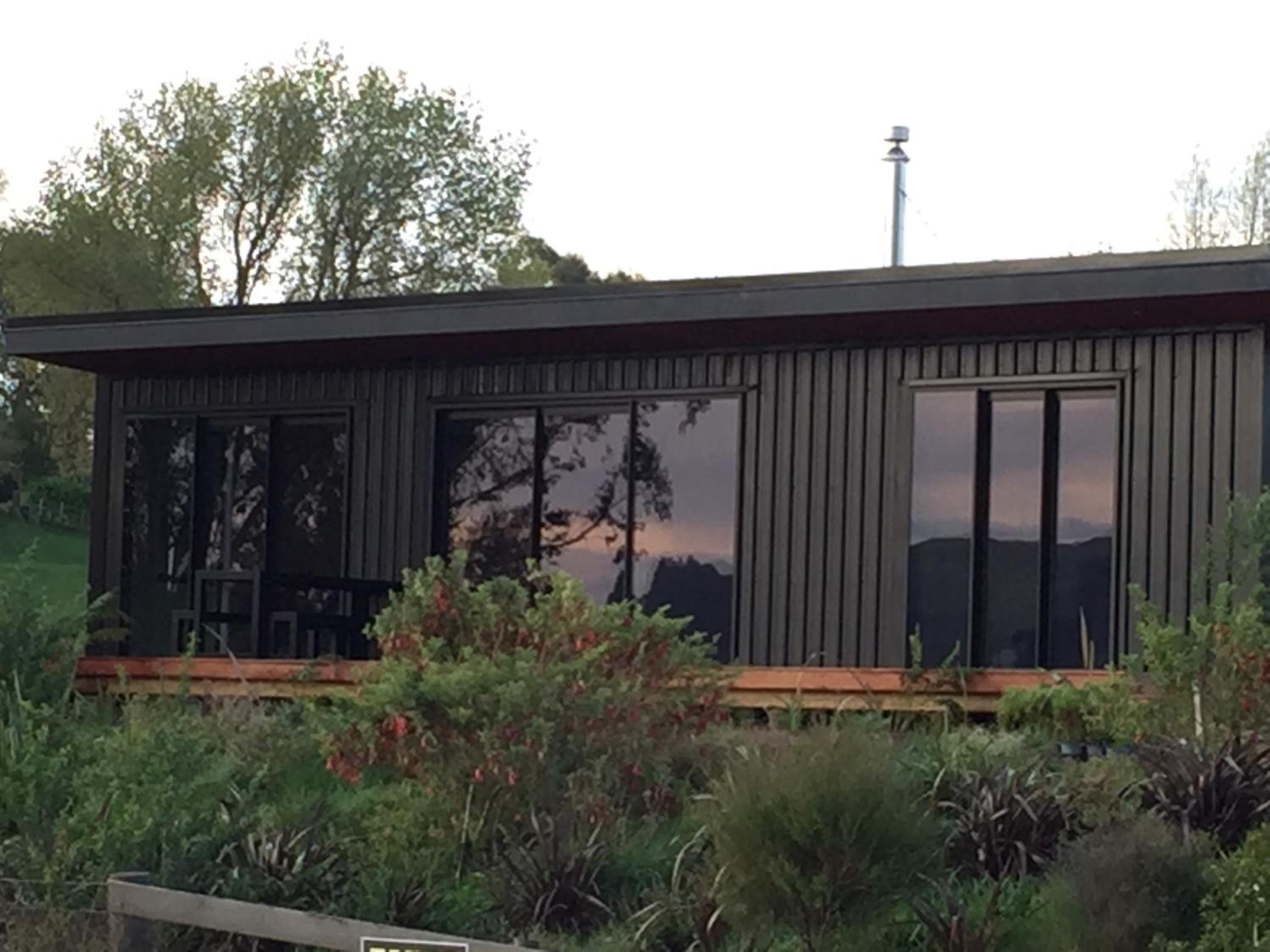 Whakaipo Bay Cabin Retreat Taupo - Image 4