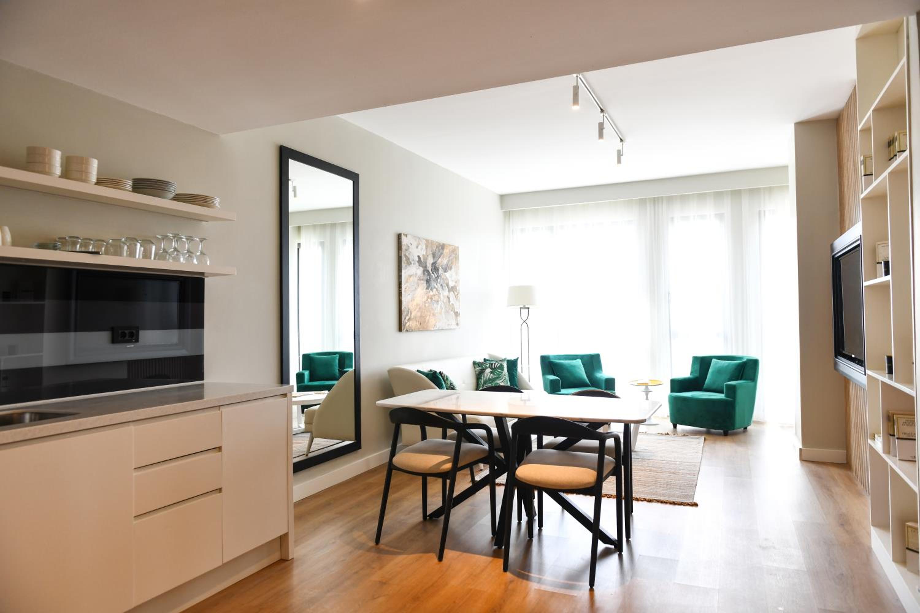 G Tower Furnished Apartment Rentals