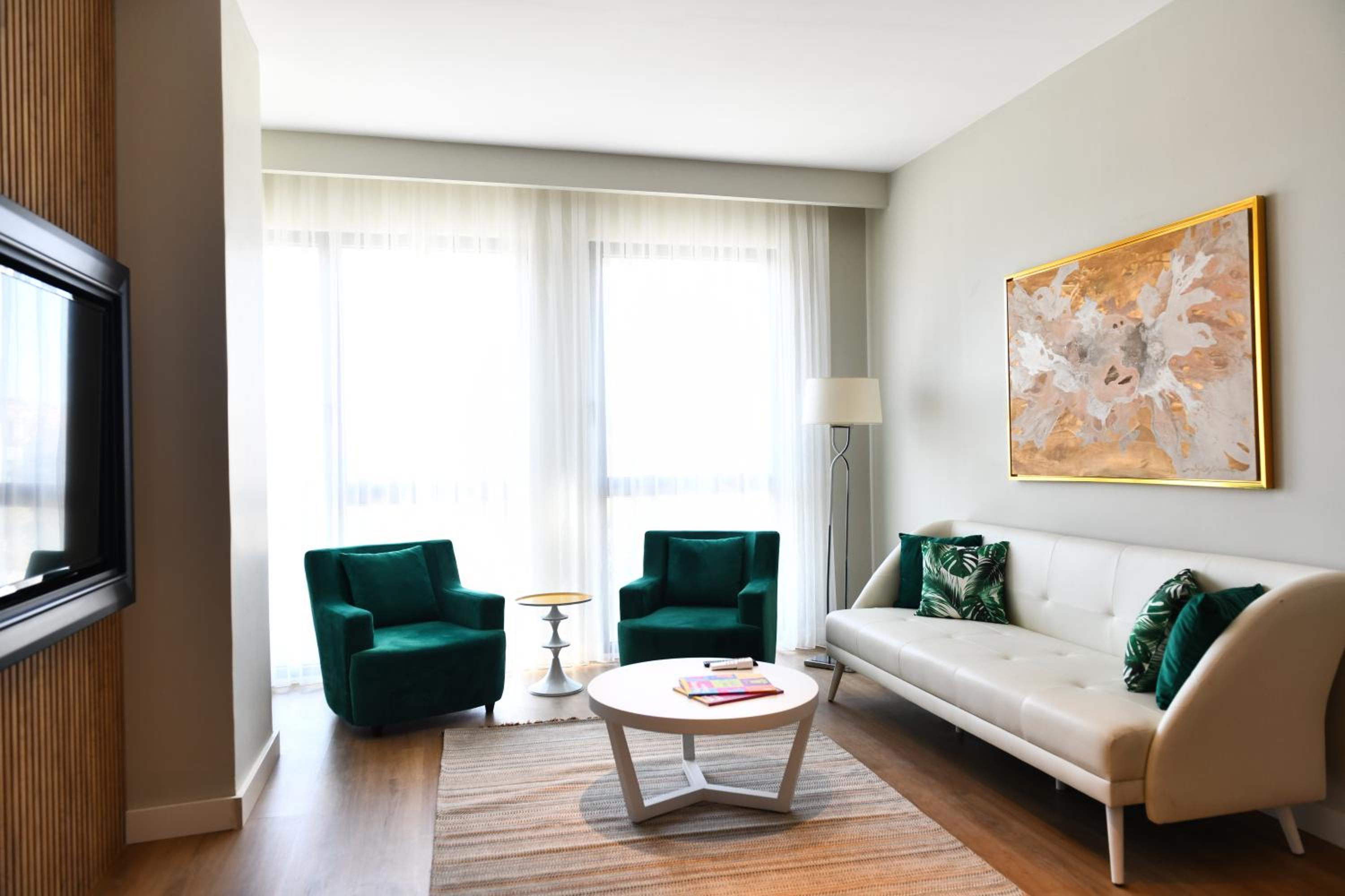 G Tower Furnished Apartment Rentals