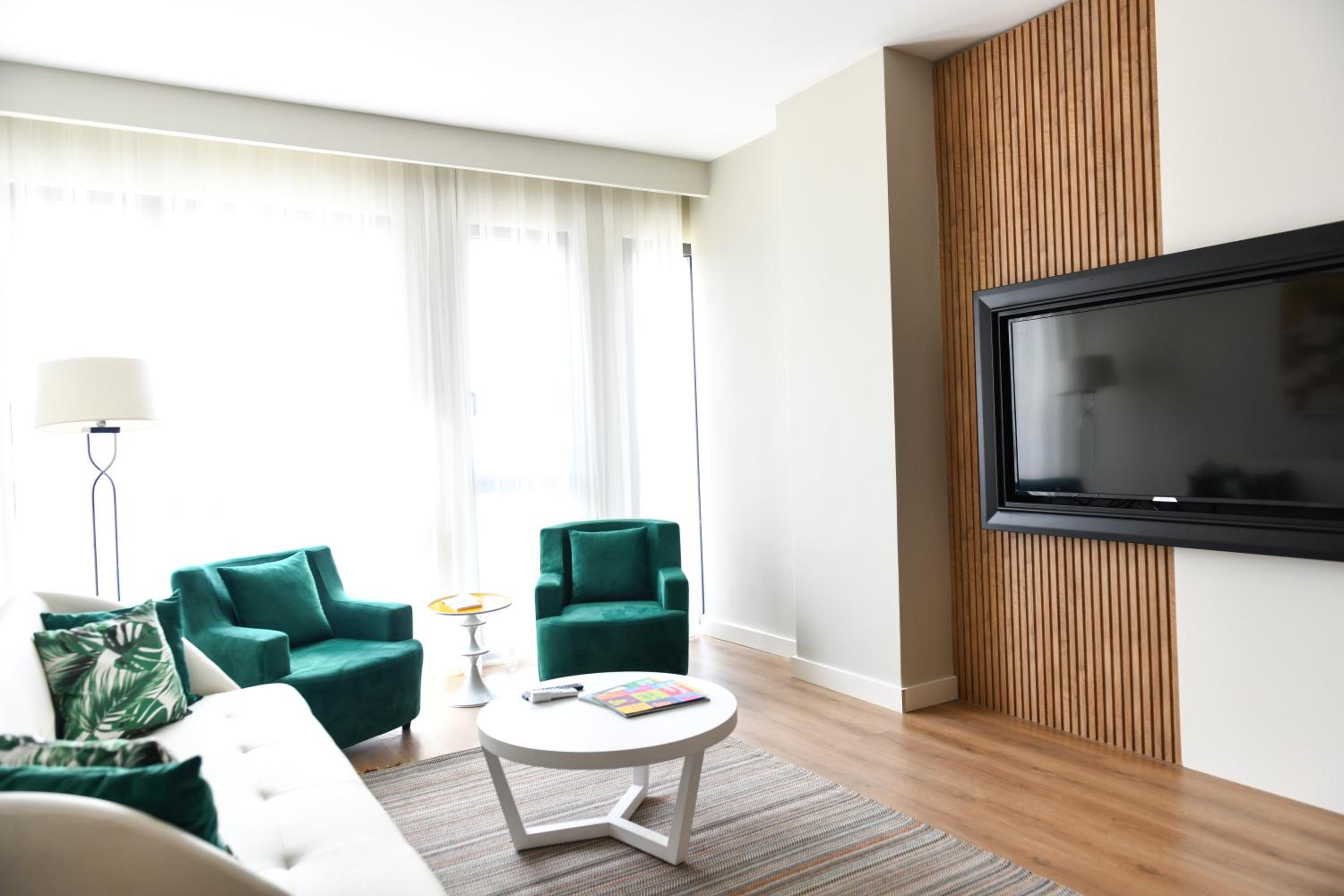 G Tower Furnished Apartment Rentals