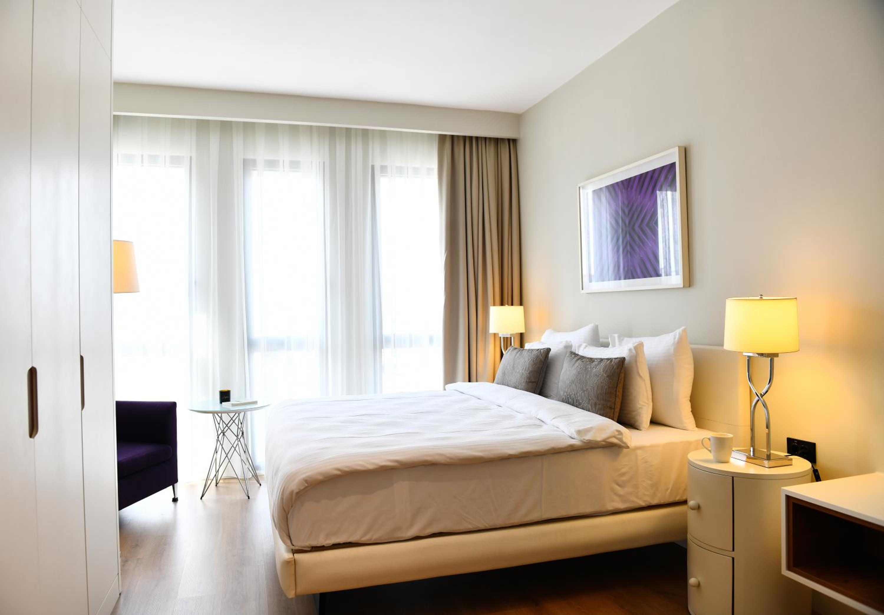 G Tower Furnished Apartment Rentals