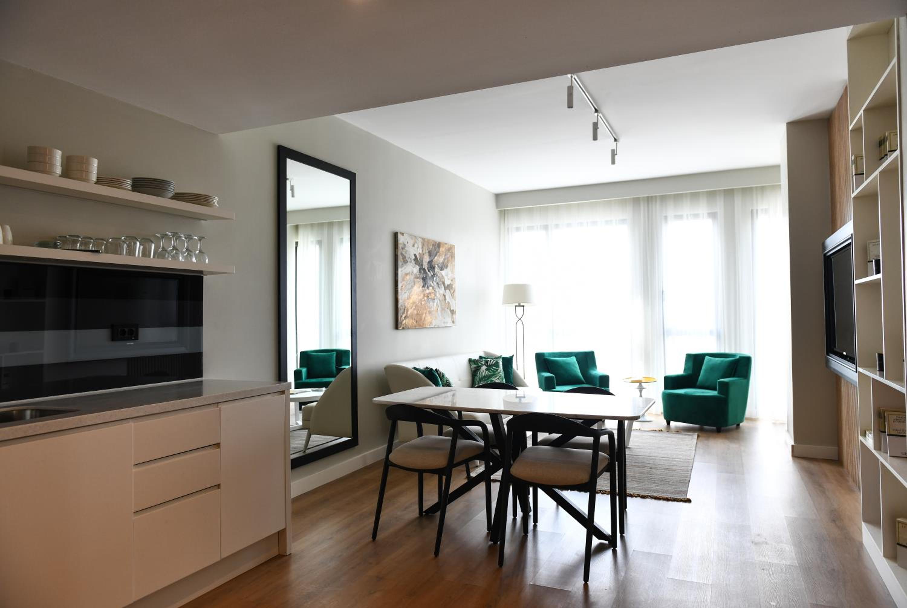 G Tower Furnished Apartment Rentals