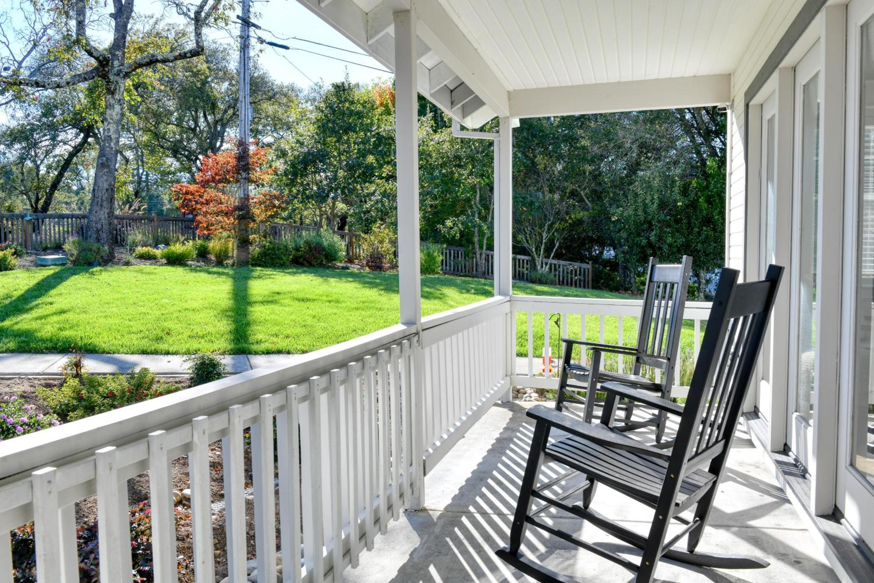 Moore Family Farmhouse - Wine Tastings Included
