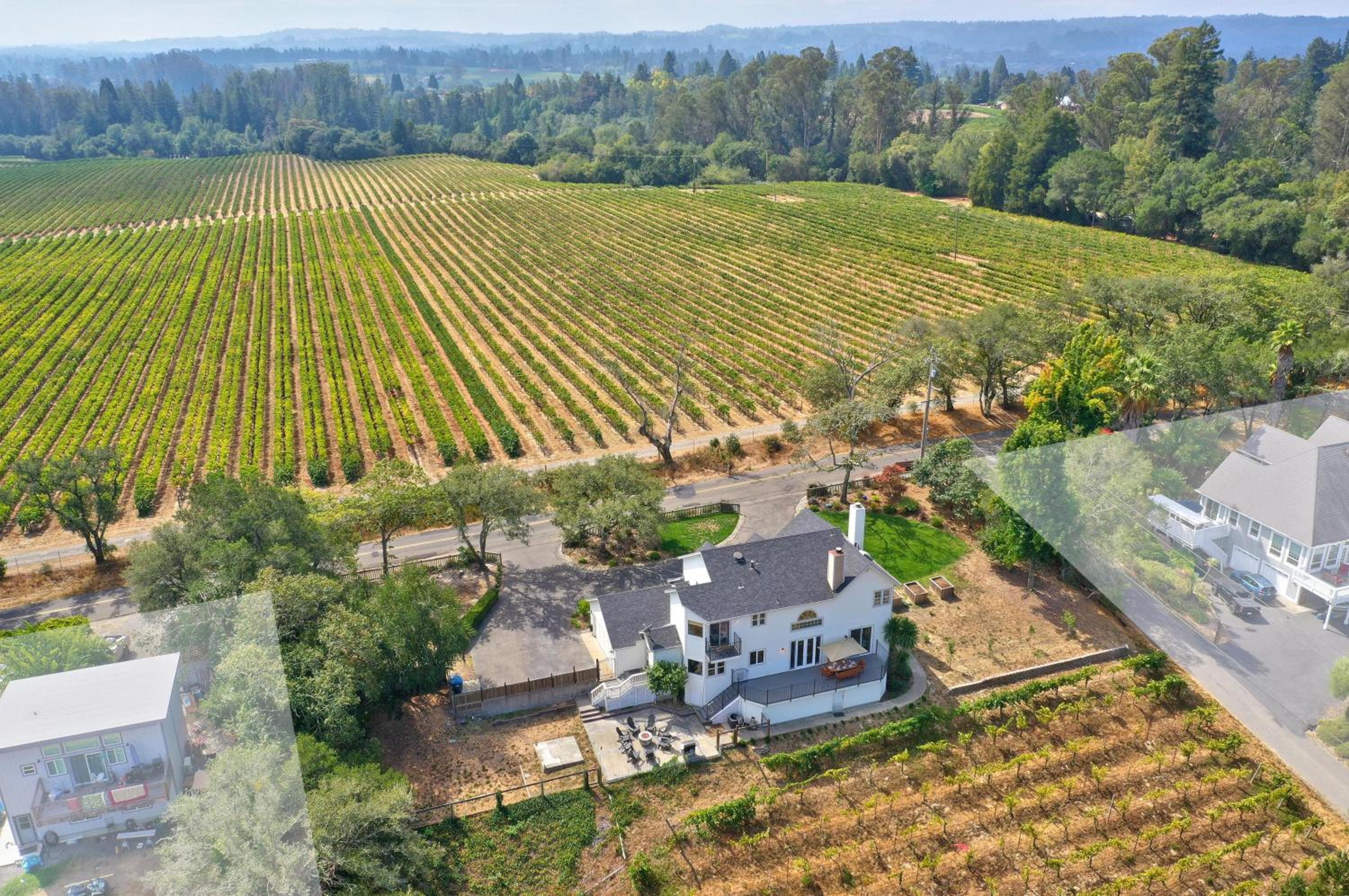Moore Family Farmhouse - Wine Tastings Included