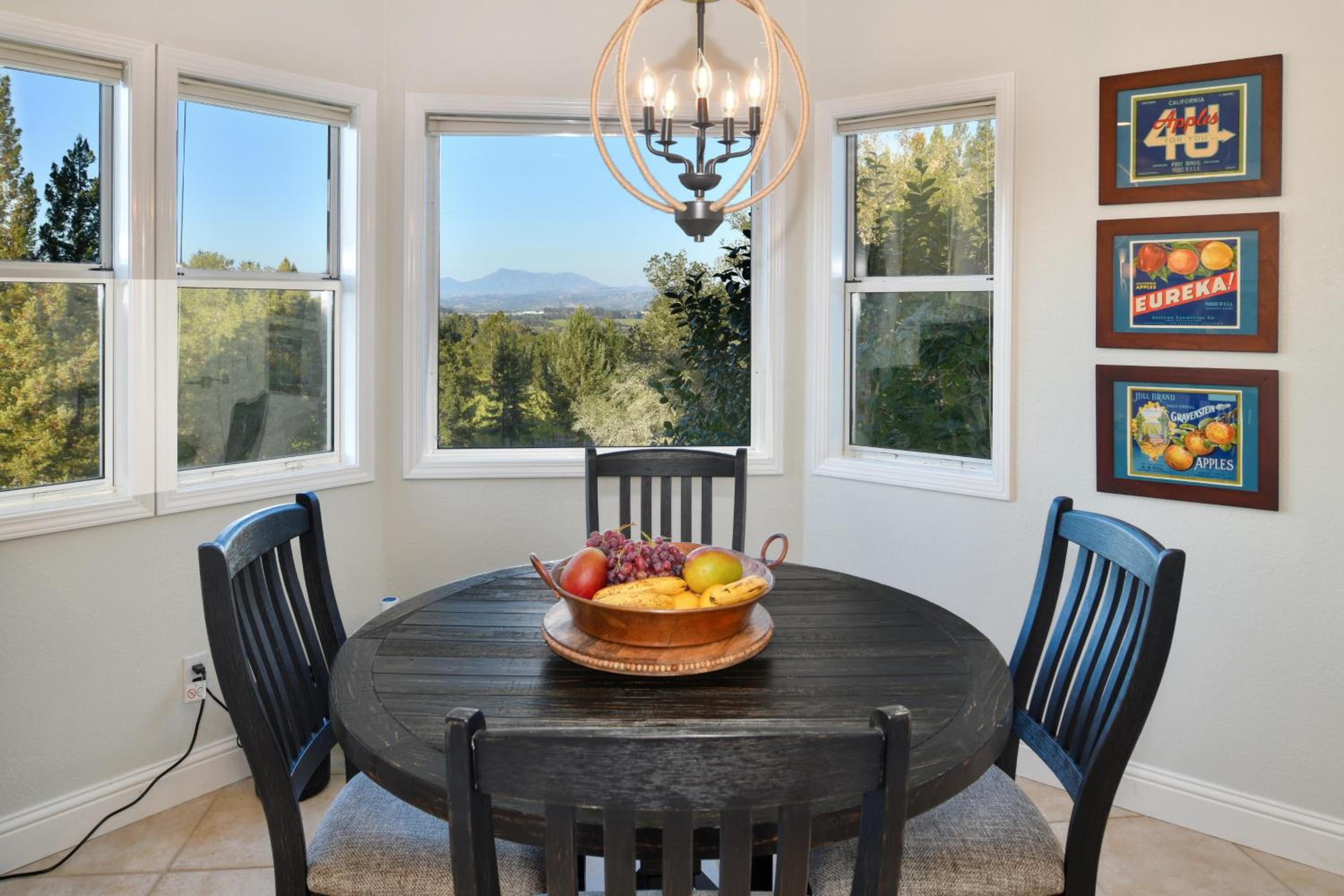Moore Family Farmhouse - Wine Tastings Included
