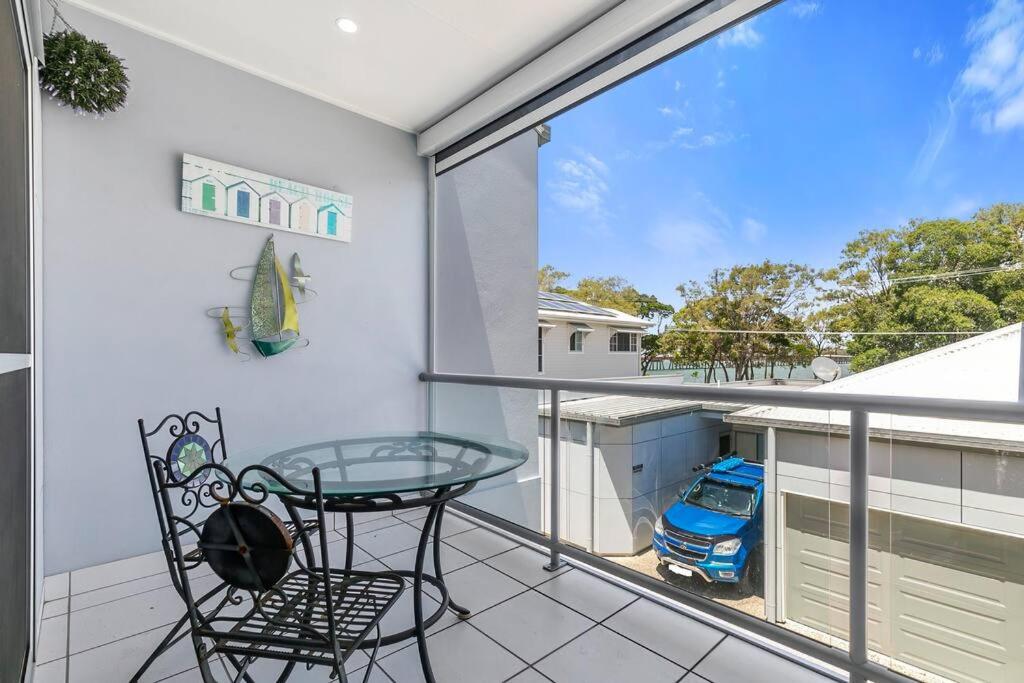Smooth Sailing -Modern 2 bedroom apartment!