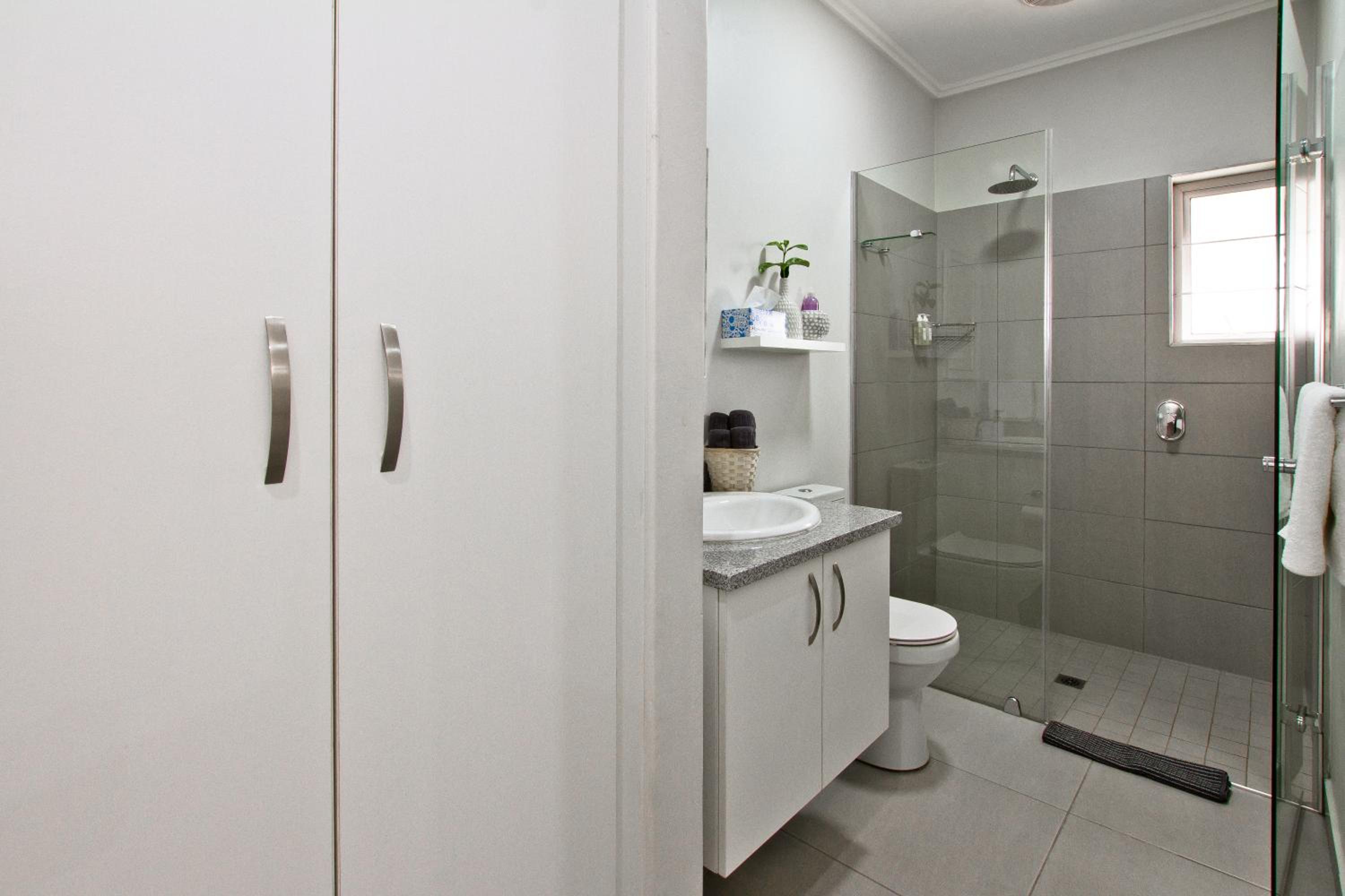 Kent Manor Guest Suites
