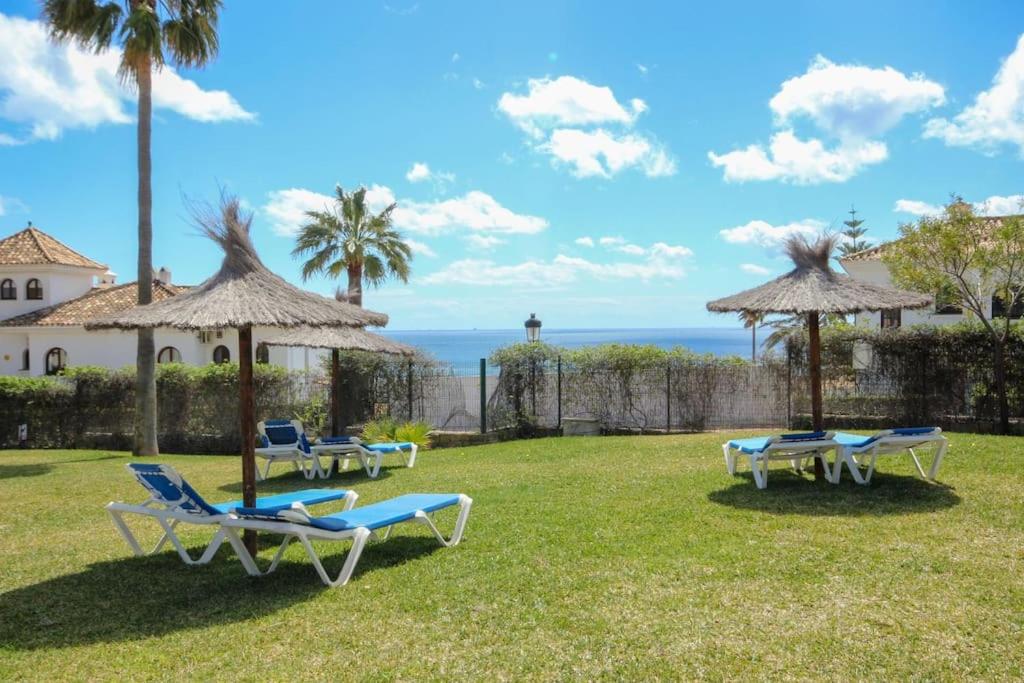 2 bedrooms sea and pool view apt in Duquesa Golf & Gardens Manilva view 4