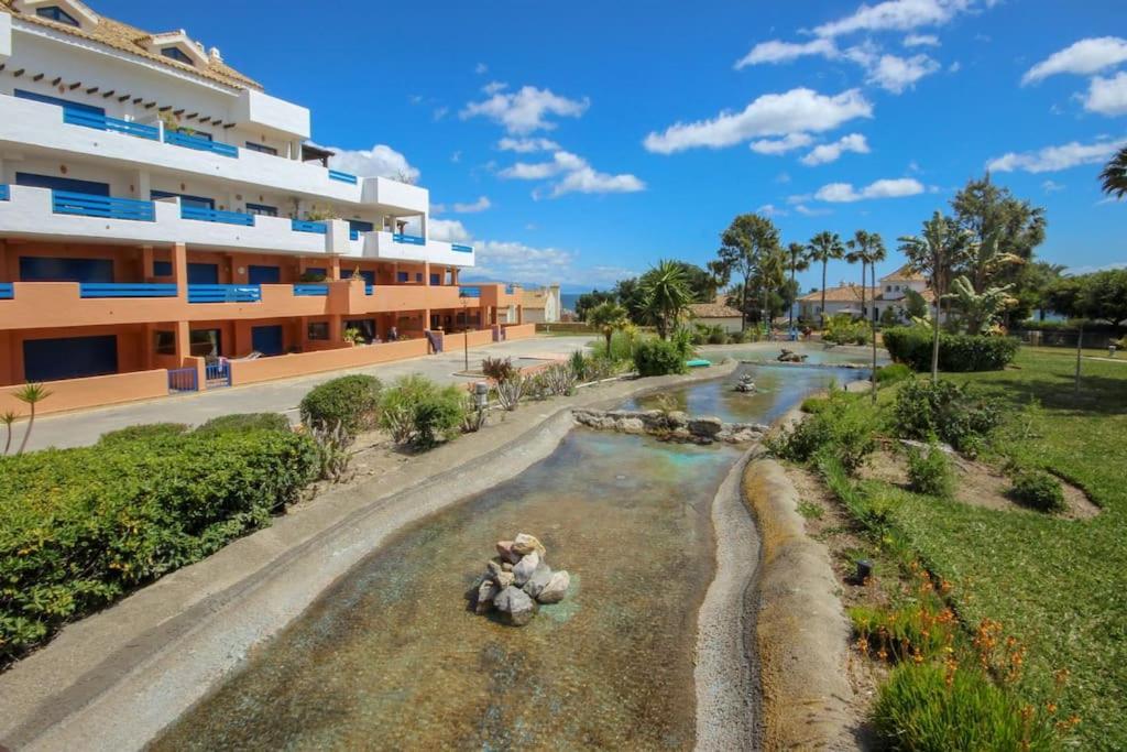 2 bedrooms sea and pool view apt in Duquesa Golf & Gardens Manilva view 5