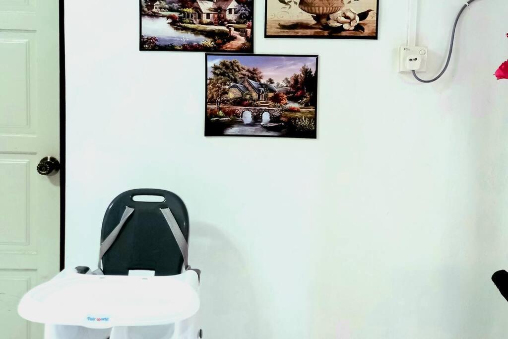 5 Bedroom 2 Bathrooms End-lot House, 3 parkings - Ipoh, Tambun photo 3