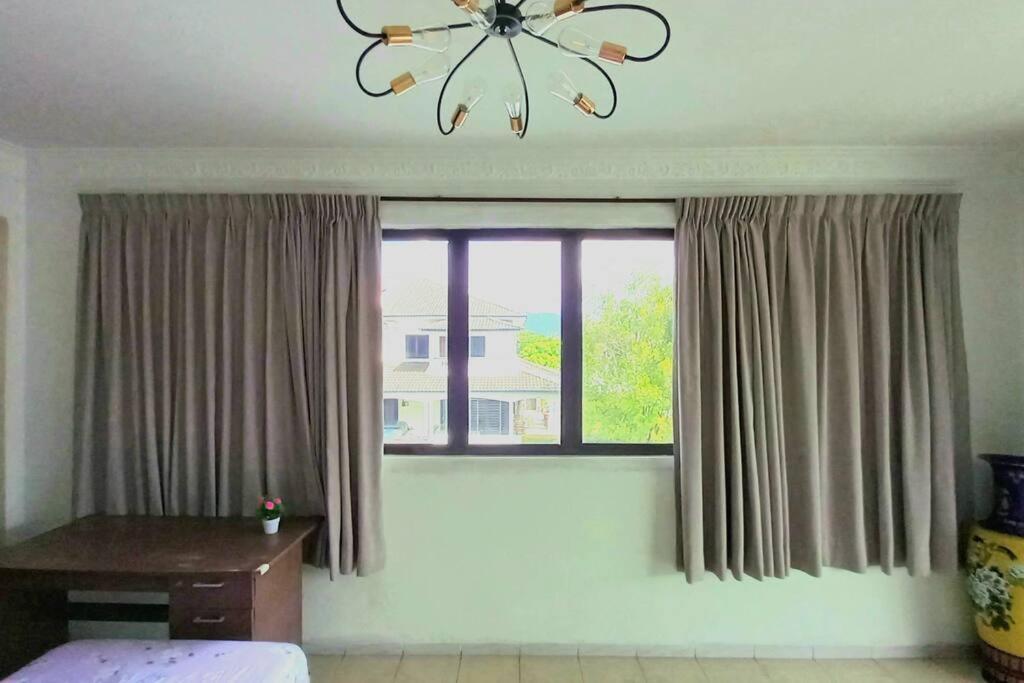 5 Bedroom 2 Bathrooms End-lot House, 3 parkings - Ipoh, Tambun photo 4