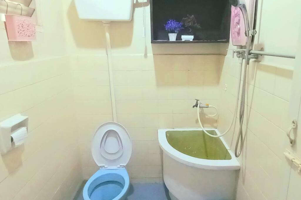 5 Bedroom 2 Bathrooms End-lot House, 3 parkings - Ipoh, Tambun view 2