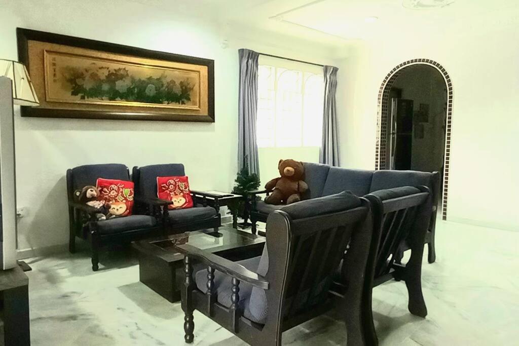 5 Bedroom 2 Bathrooms End-lot House, 3 parkings - Ipoh, Tambun view 4