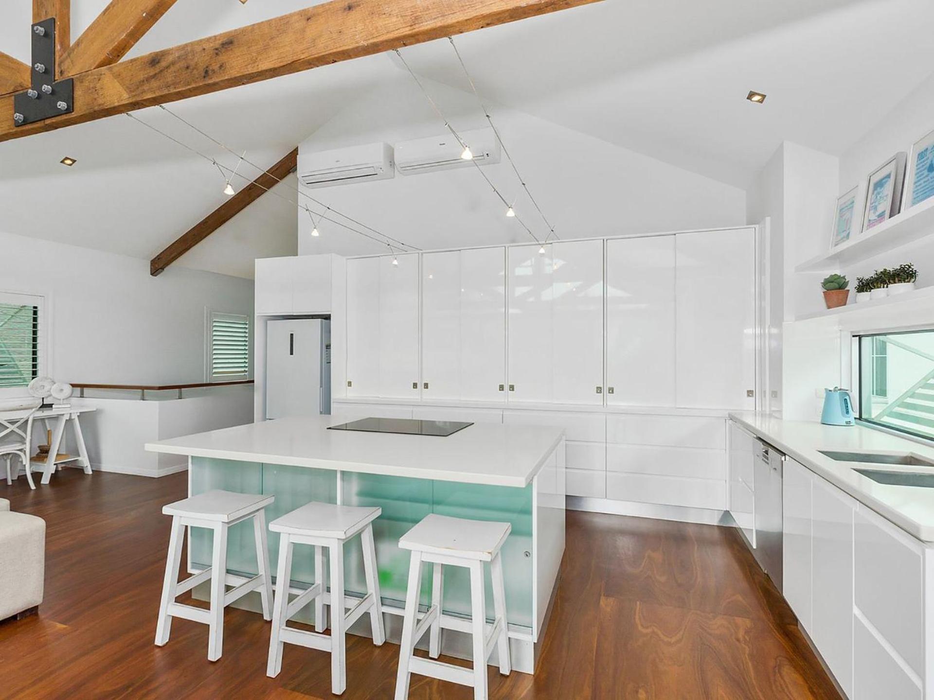 Stunning Beachfront On She oak