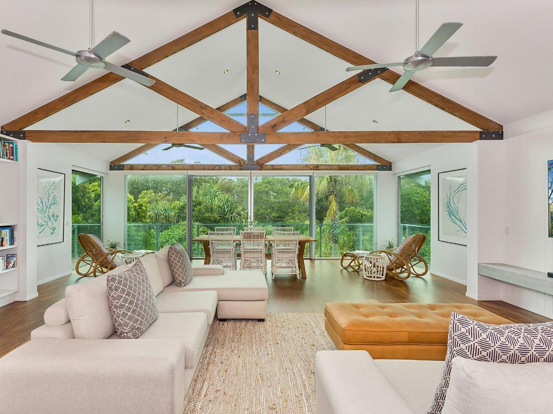 Stunning Beachfront On She oak
