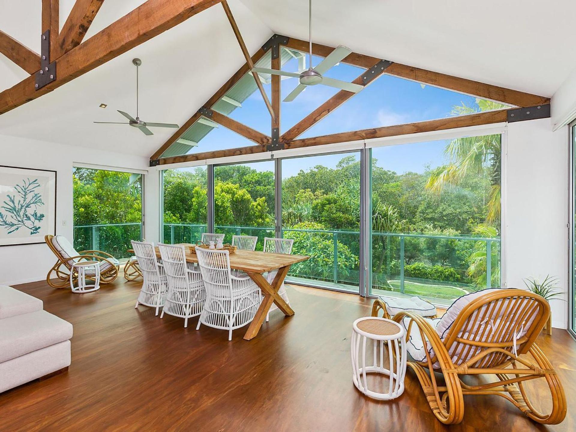 Stunning Beachfront On She oak