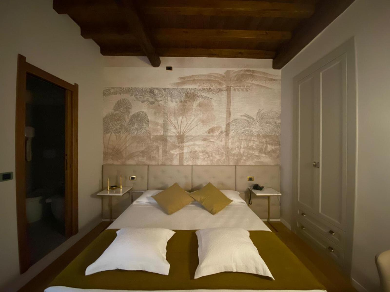Condotti Rooms