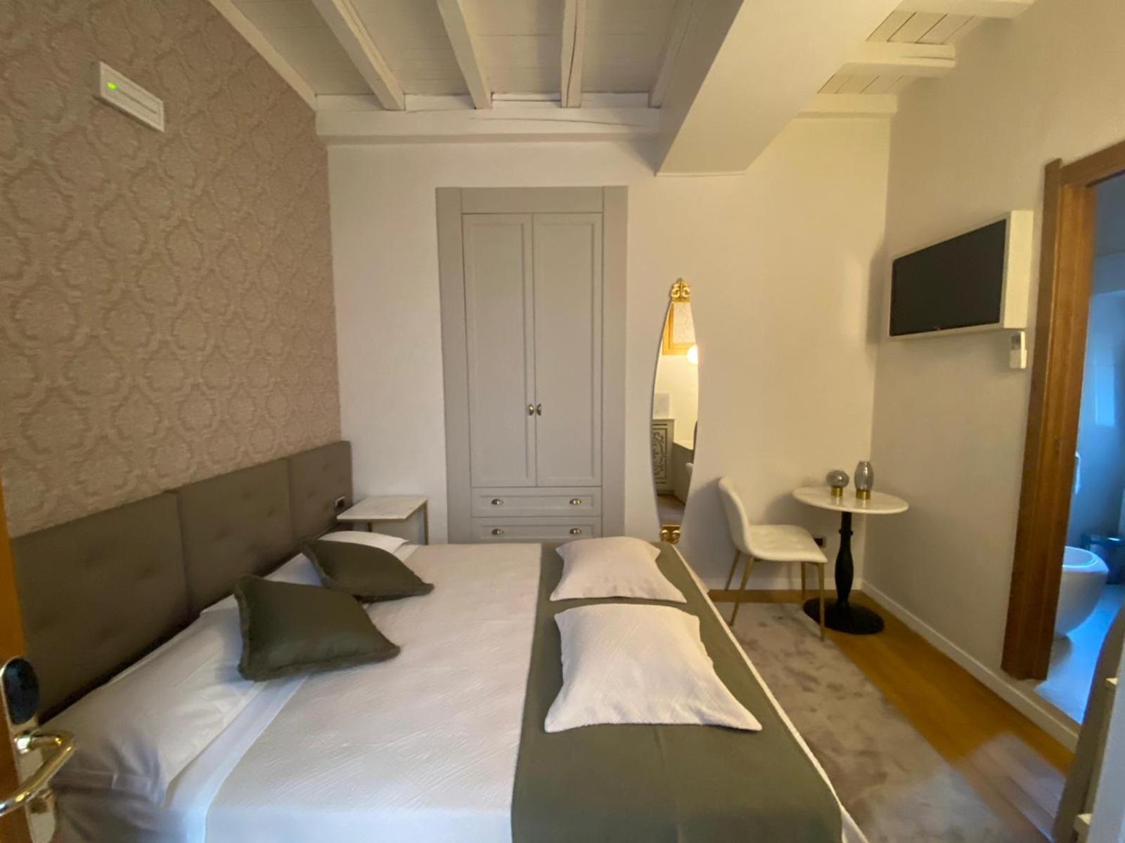 Condotti Rooms