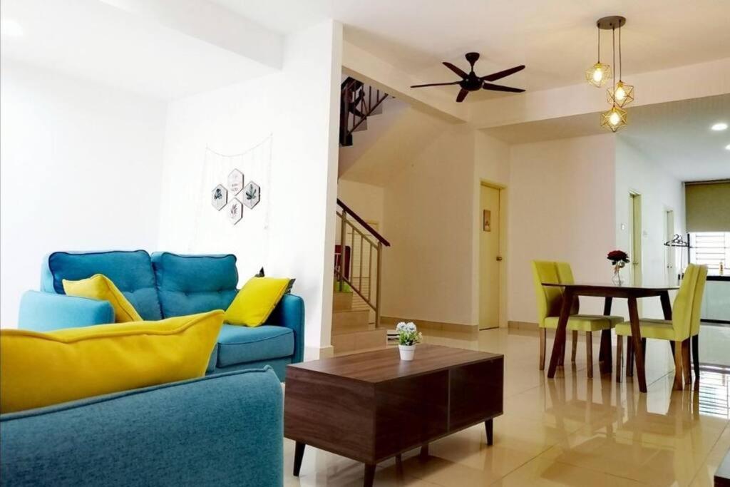 Desaru Cozy Home, 11pax, Beach ,Waterpark, Wifi, BBQ photo 2