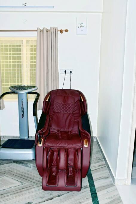 Balaji Homestay - home with free Wi-Fi and parking view 4