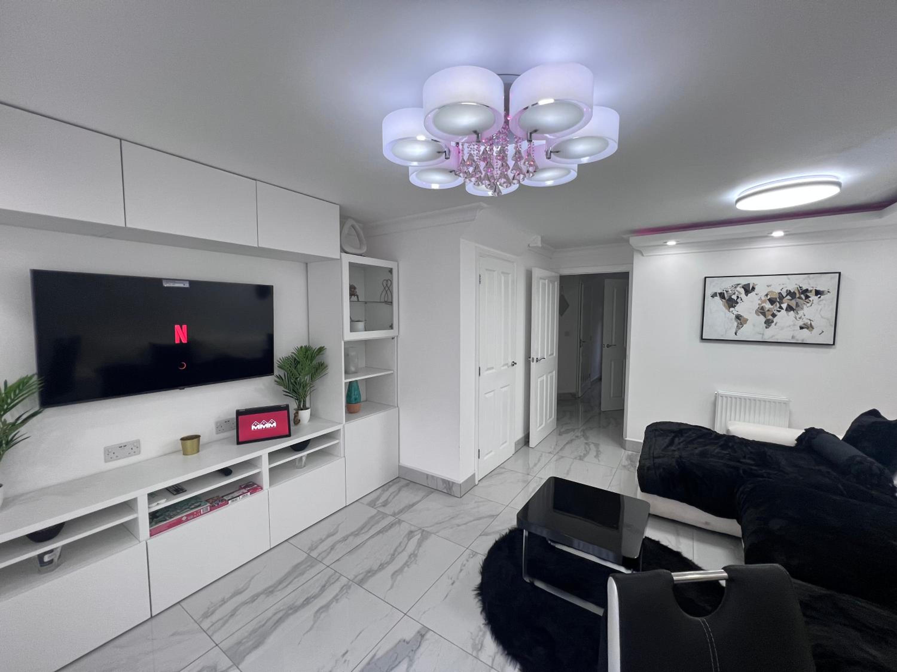 Luxury Birmingham City Centre Palace view 4