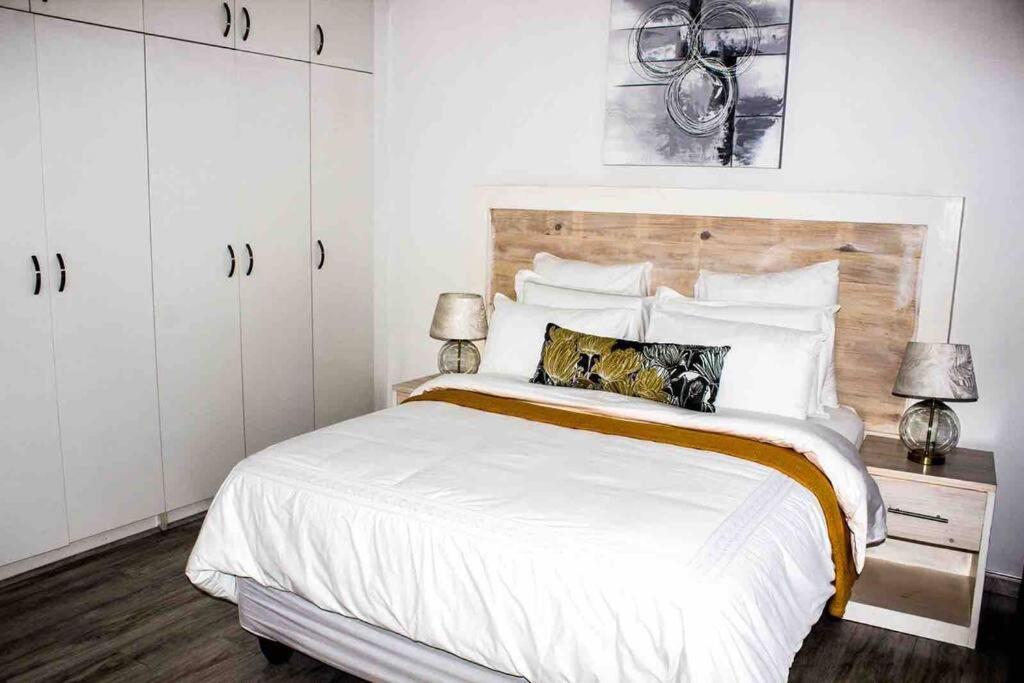Lovely 2 bedroomed unit with a beautiful garden view 2