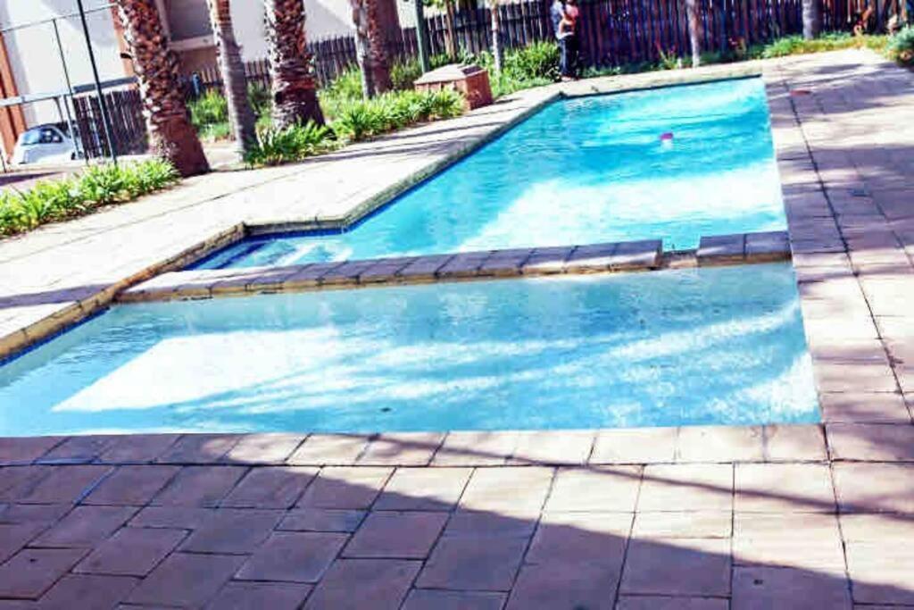 Lovely 2 bedroomed unit with a beautiful garden view 5