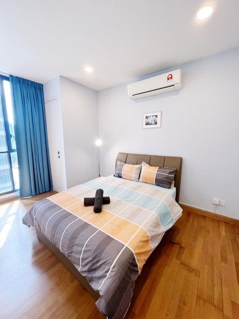 PROMO Connected train 1 Bedroom ABOVE MALL 3a