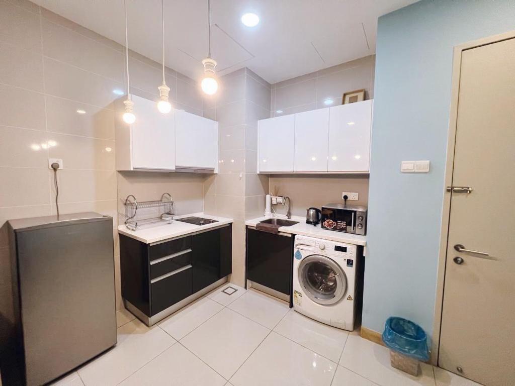 PROMO Connected train 1 Bedroom ABOVE MALL 3a