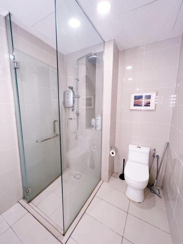 PROMO Connected train 1 Bedroom ABOVE MALL 3a