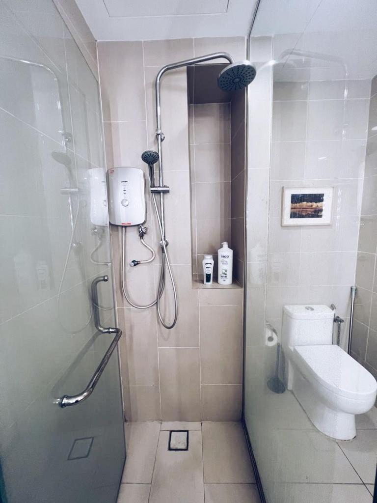 PROMO Connected train 1 Bedroom ABOVE MALL 3a