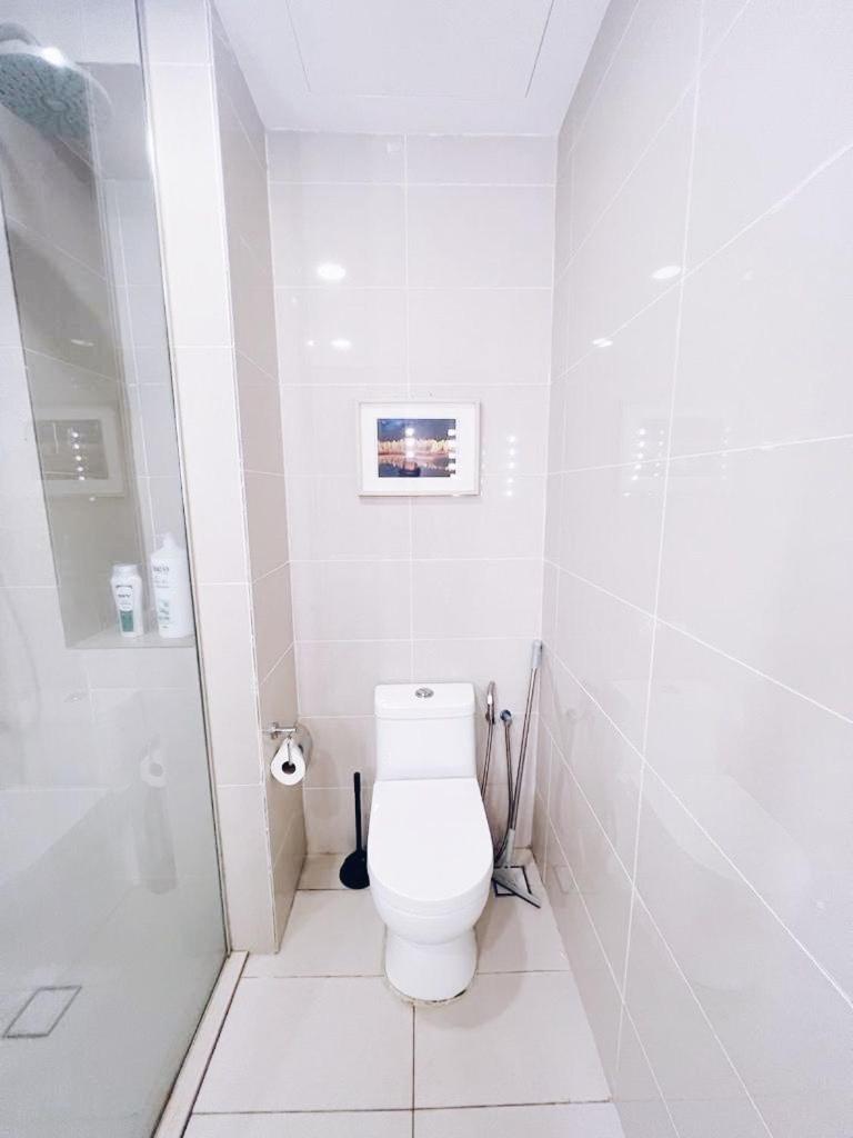 PROMO Connected train 1 Bedroom ABOVE MALL 3a