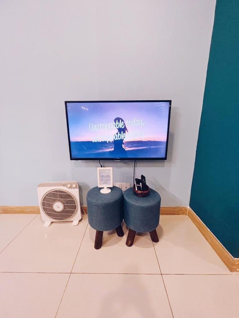 PROMO Connected train 1 Bedroom ABOVE MALL 3a