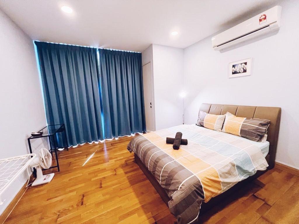 PROMO Connected train 1 Bedroom ABOVE MALL 3a