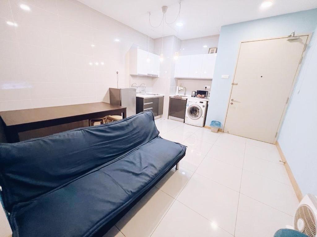PROMO Connected train 1 Bedroom ABOVE MALL 3a