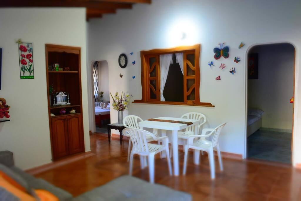 Casa familiar y agradable, parqueadero y BBQ