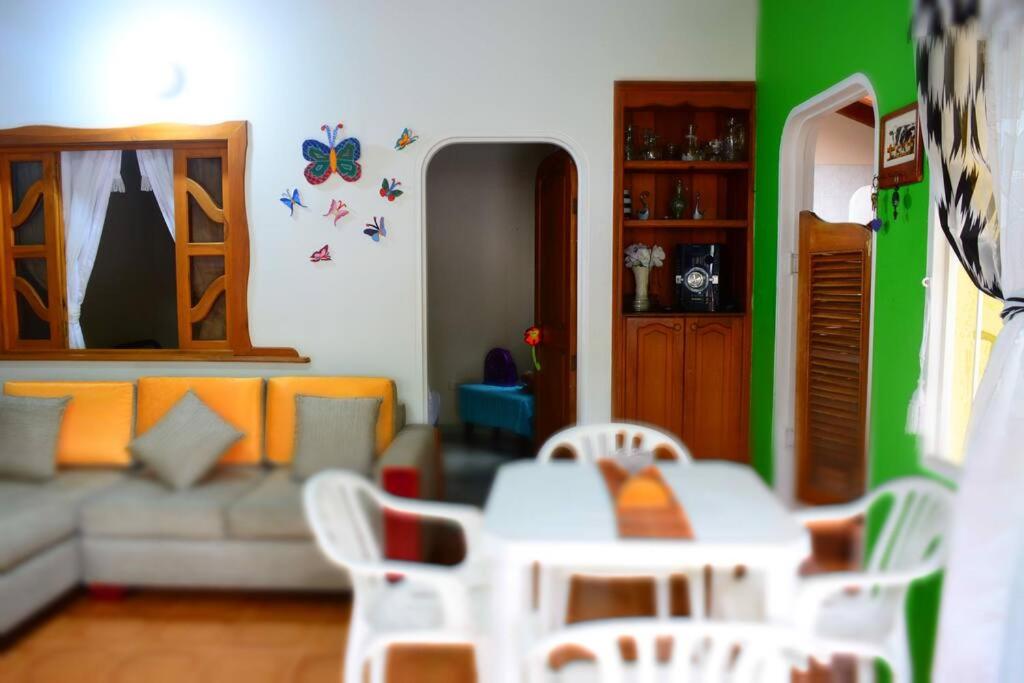 Casa familiar y agradable, parqueadero y BBQ