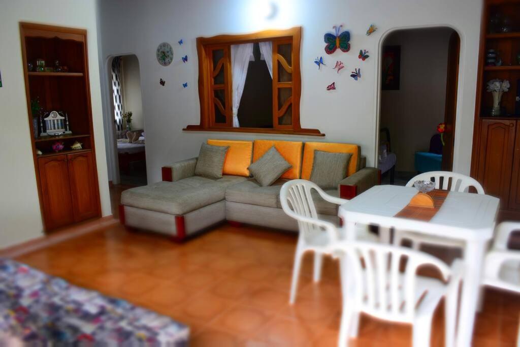 Casa familiar y agradable, parqueadero y BBQ